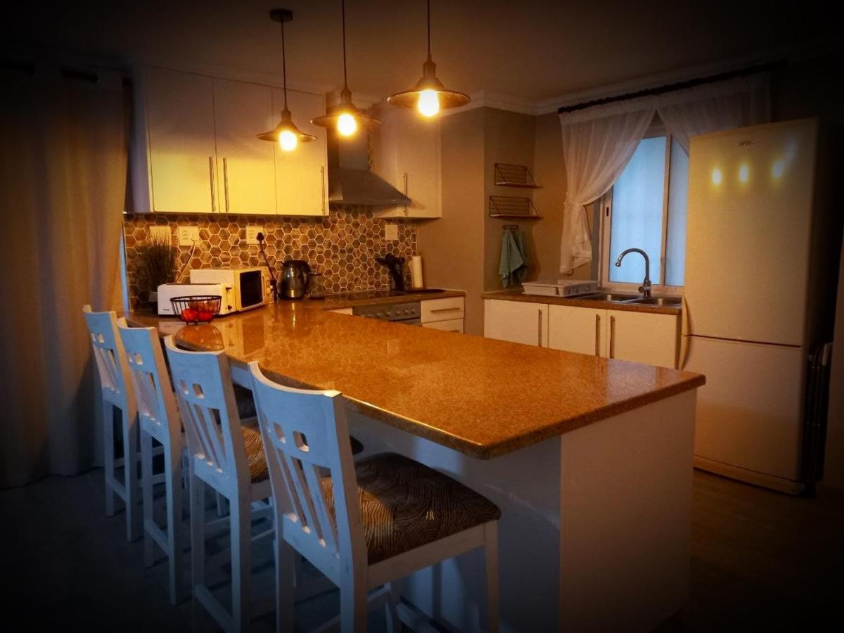 Bay-Side Apartment, Gordon'S Bay Екстер'єр фото