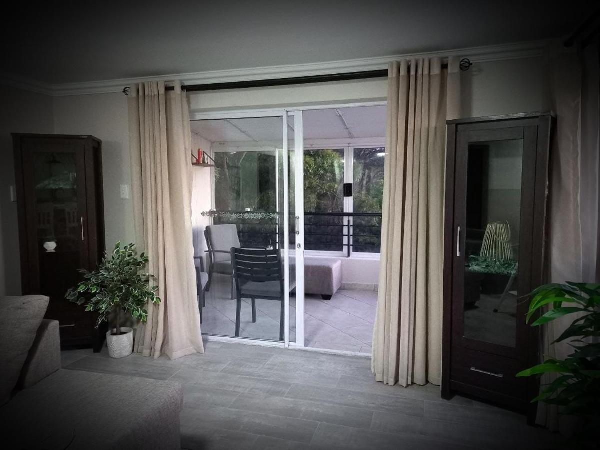 Bay-Side Apartment, Gordon'S Bay Екстер'єр фото